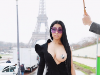 Nicki Minaj z piersią na wierzchu
